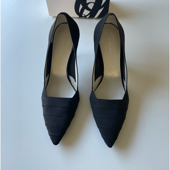 NINE WEST BLACK FABRIC PUMPS. SIZE 8.5 👠 - Picture 3 of 6
